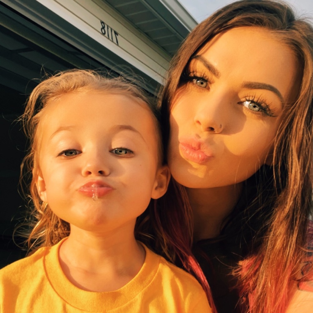 Meet your Posher, Adrianna